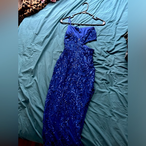 long blue shiny dress, never worn - Picture 1 of 4